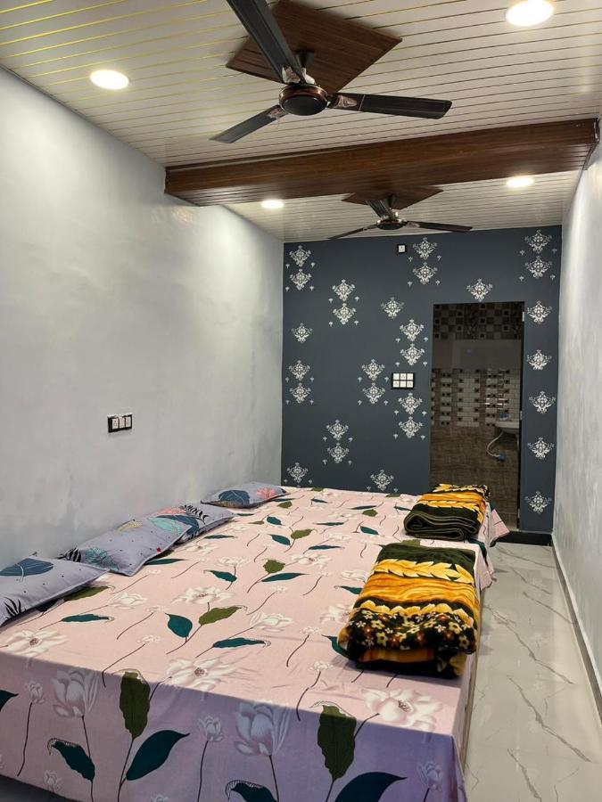 Shri Gamya Guest House Ujjain Exteriör bild