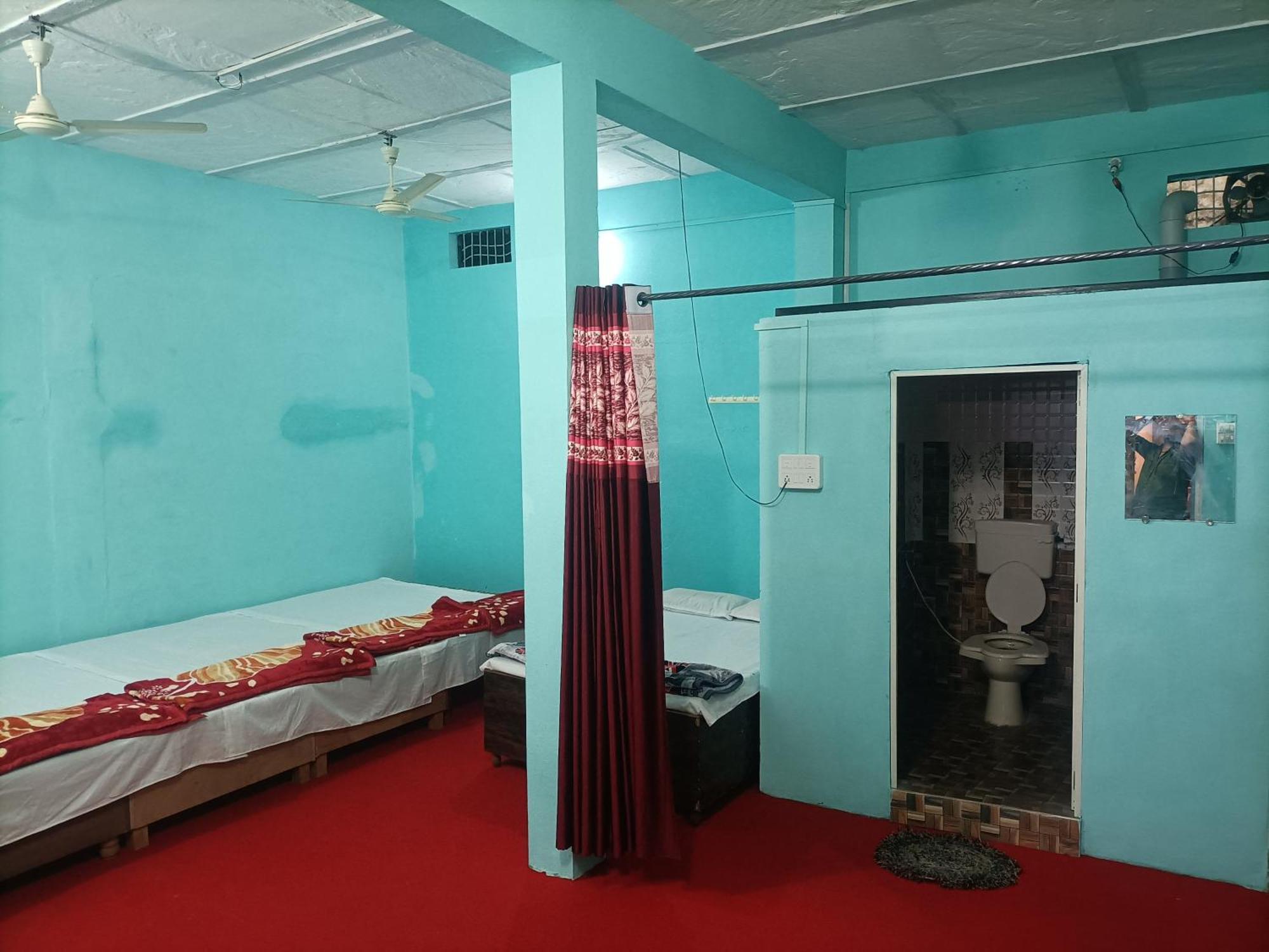 Shri Gamya Guest House Ujjain Exteriör bild